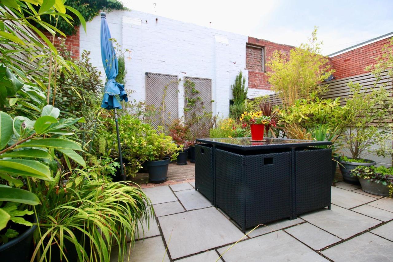 Blachington Cottage, Stunning And By Air Premier Holiday home *