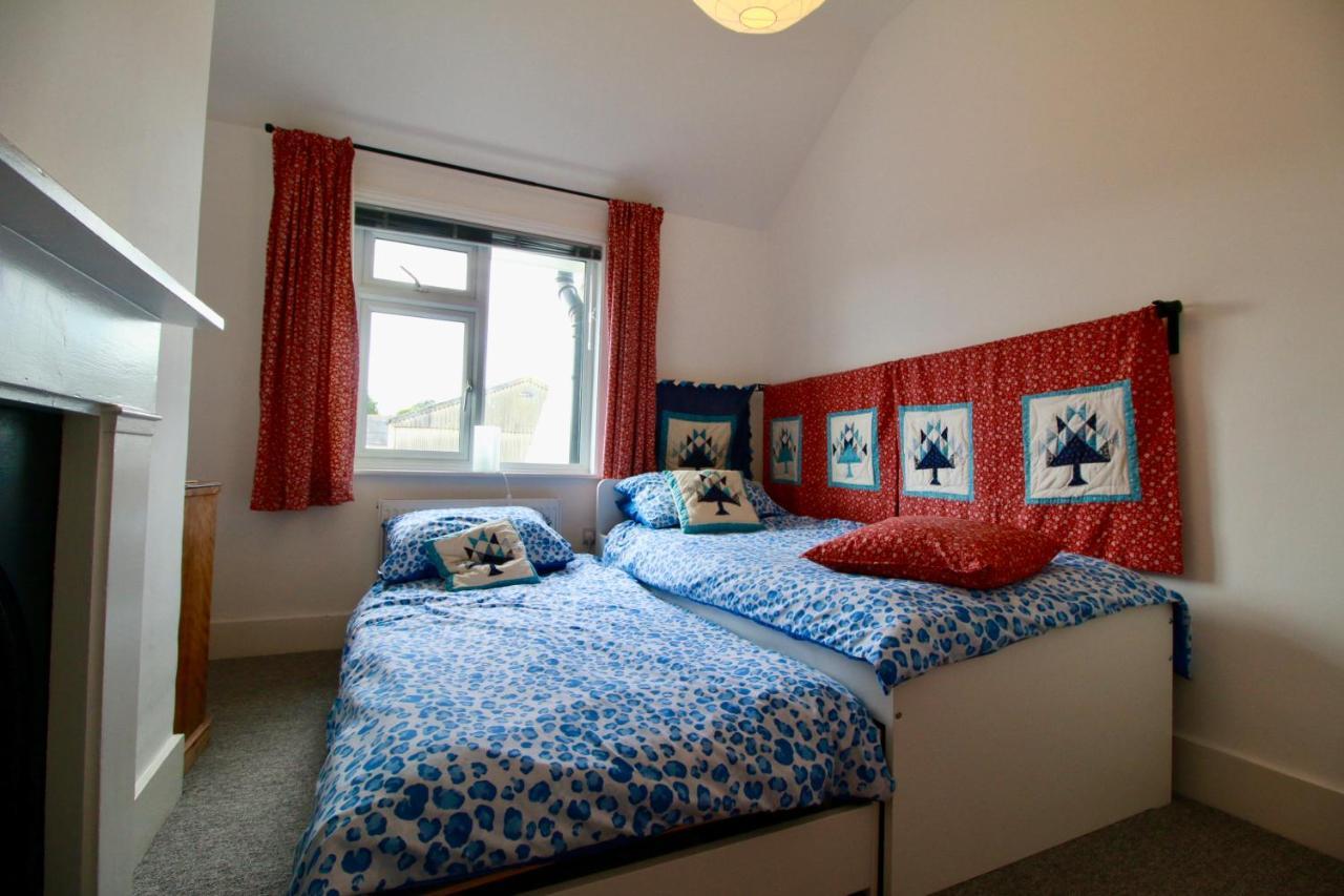 Blachington Cottage, Stunning And By Air Premier Holiday home *